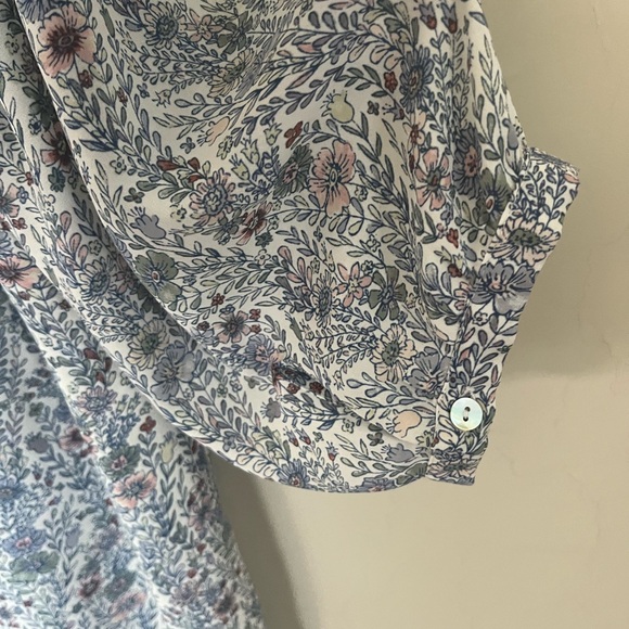 Rose and Olive EUC Flowered Blouse - Picture 2 of 4